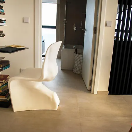 Daire Sky-high Luxury At Zaha Hadid's Mercury Towers