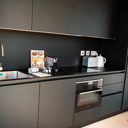 Daire Sky-high Luxury At Zaha Hadid's Mercury Towers *